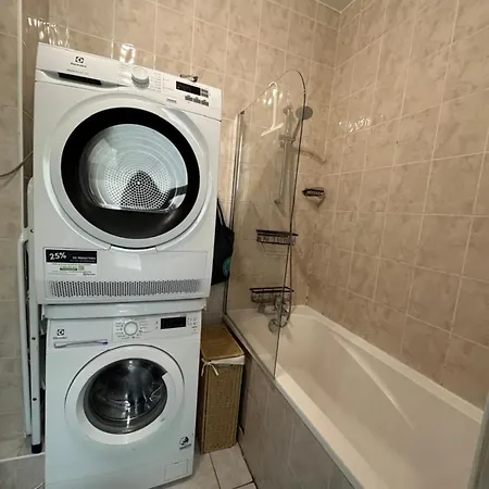30 M In Apartment Paris